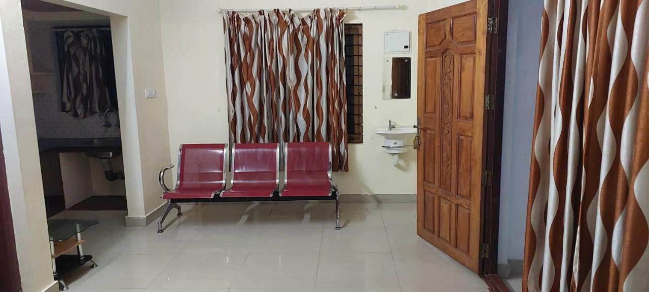 Guruvayur Adithya Esterno foto