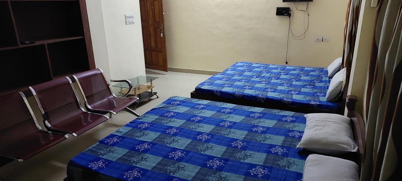 Guruvayur Adithya Esterno foto