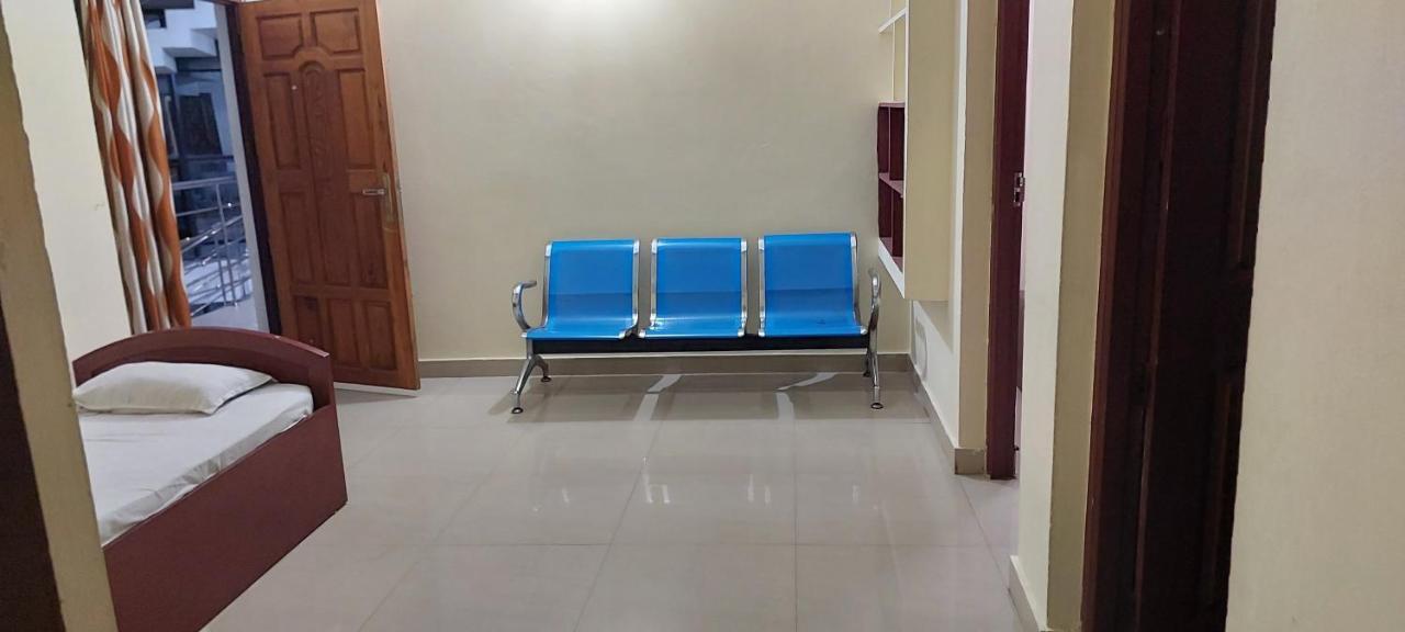 Guruvayur Adithya Esterno foto