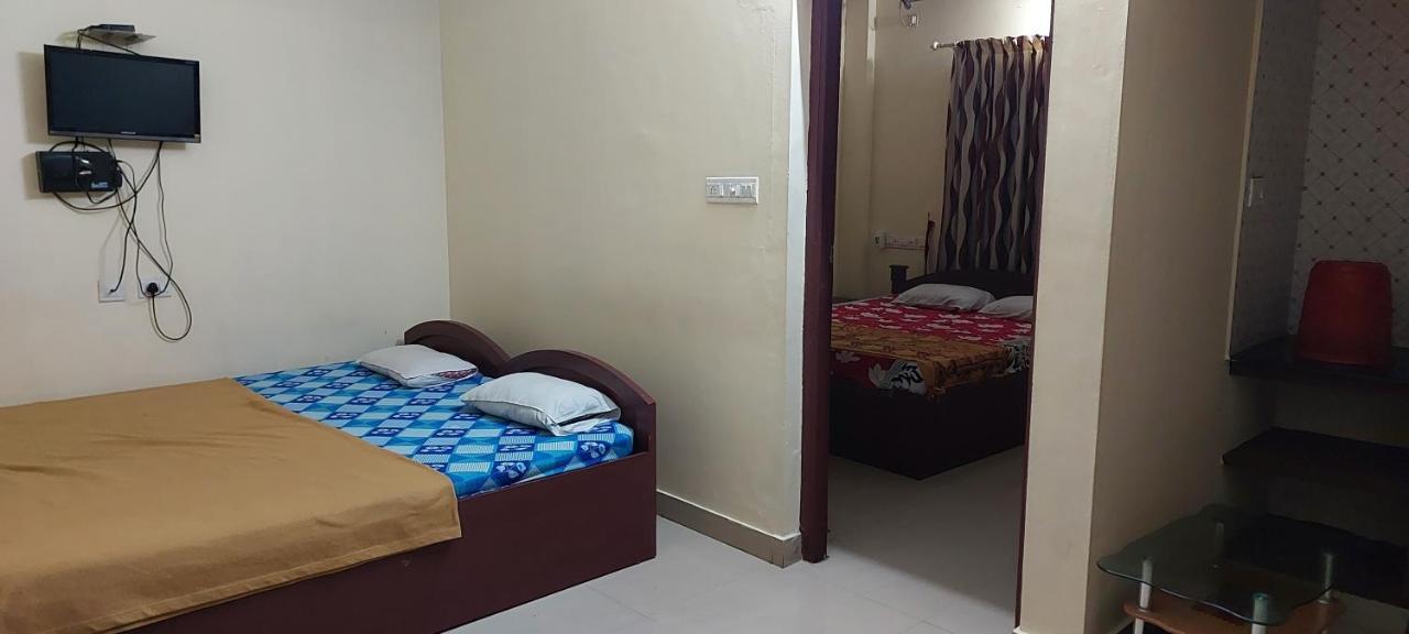 Guruvayur Adithya Esterno foto