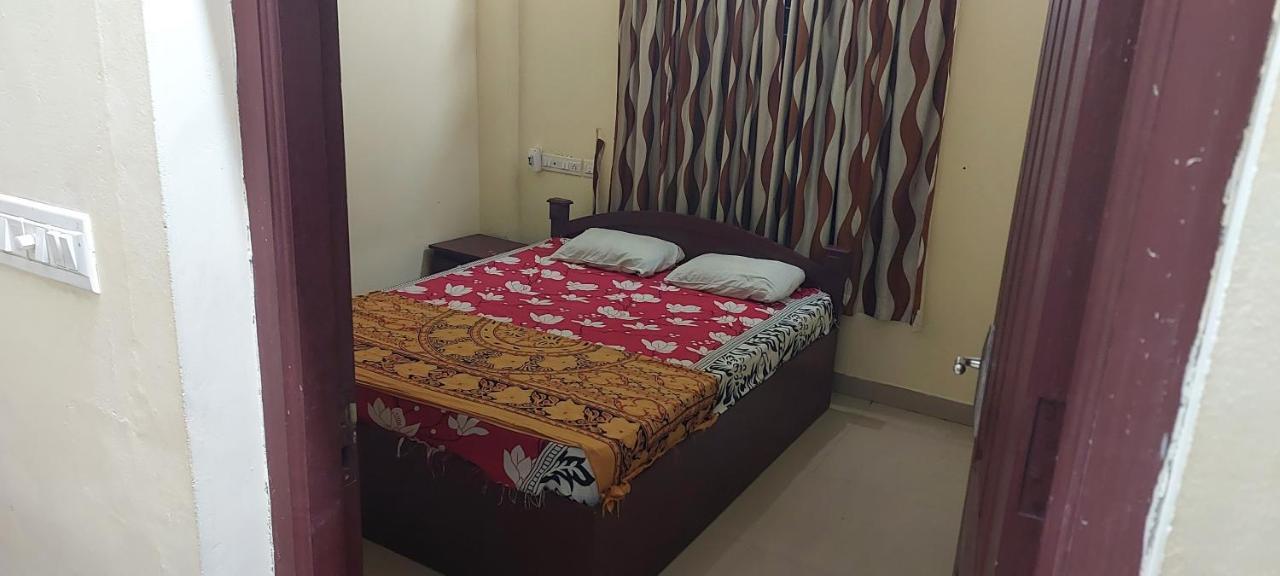 Guruvayur Adithya Esterno foto